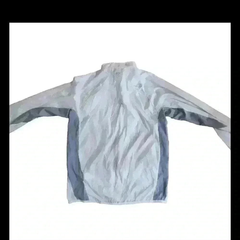 The North Face mens windbreaker,  Medium - Picture 2 of 4